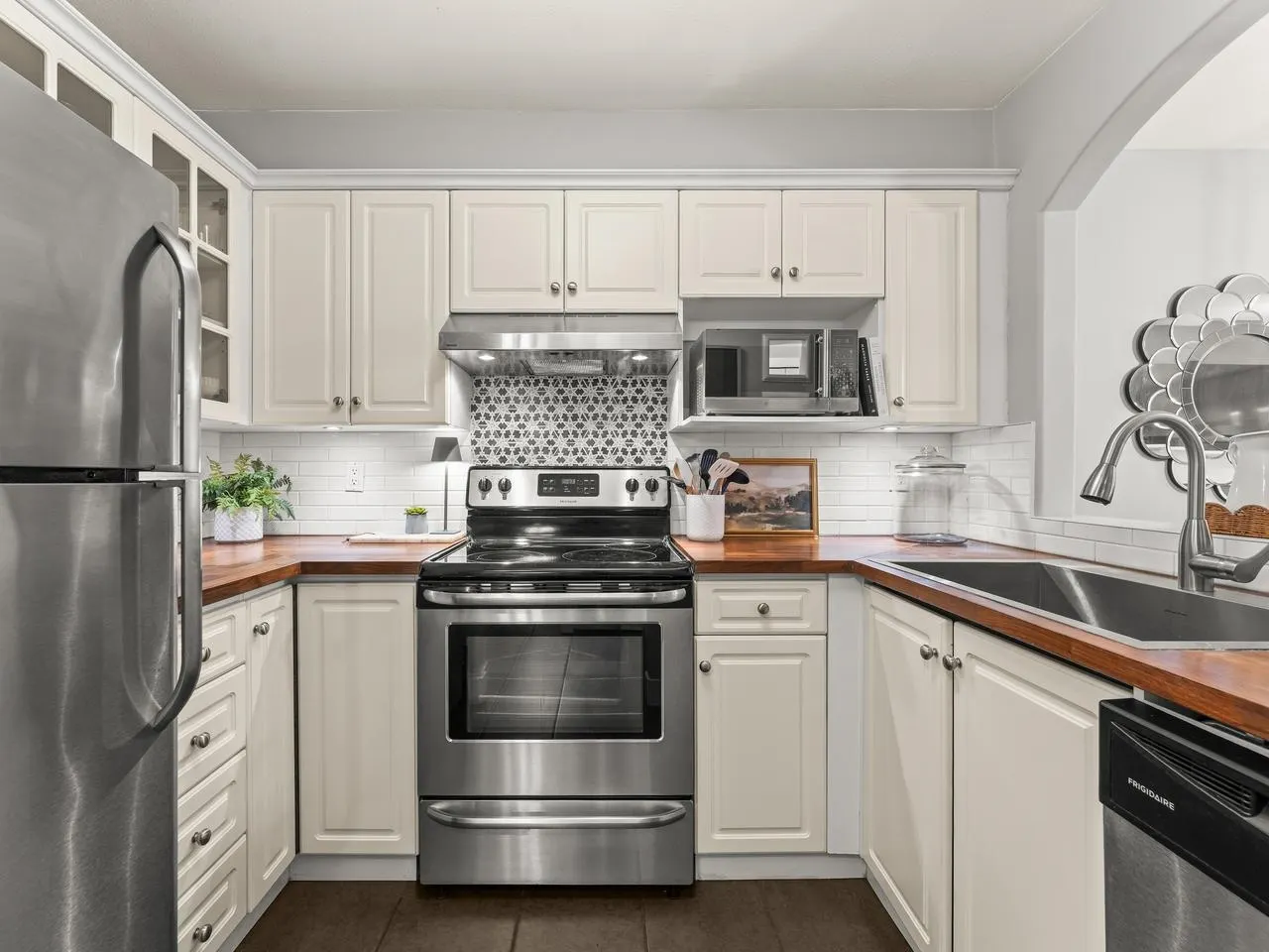 5900 Dover Crescent #117