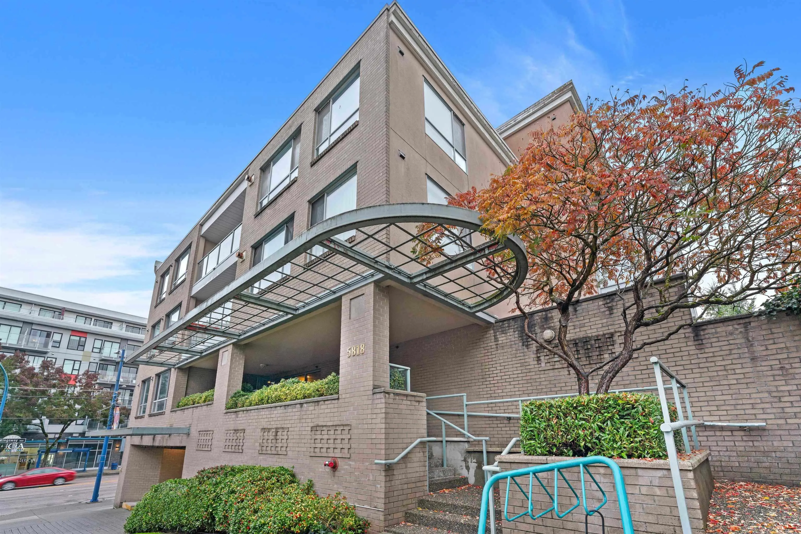 5818 Lincoln Street #302