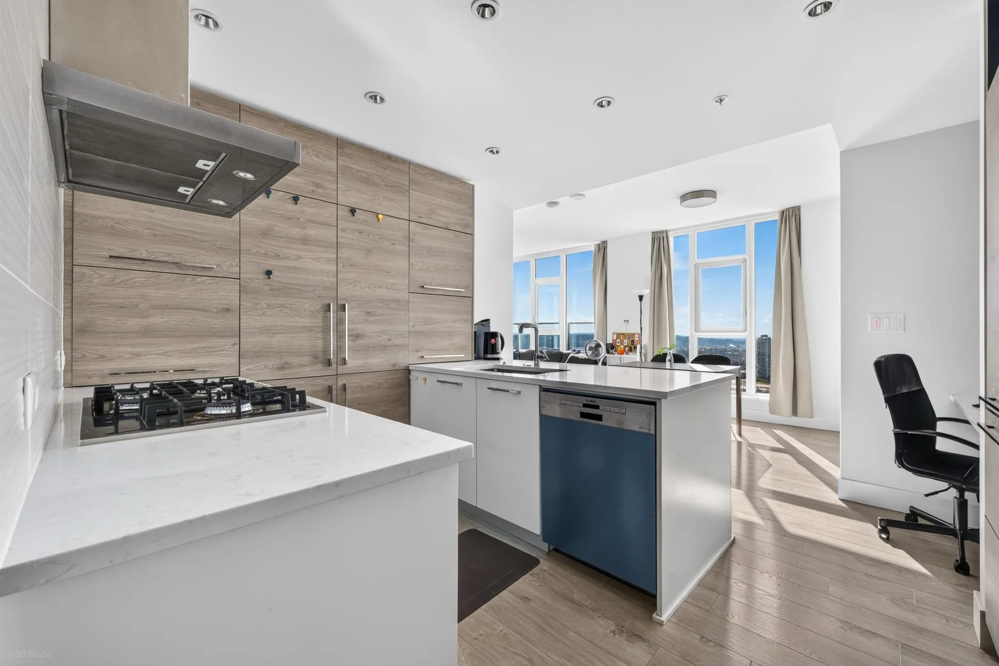 7388 Kingsway #2807