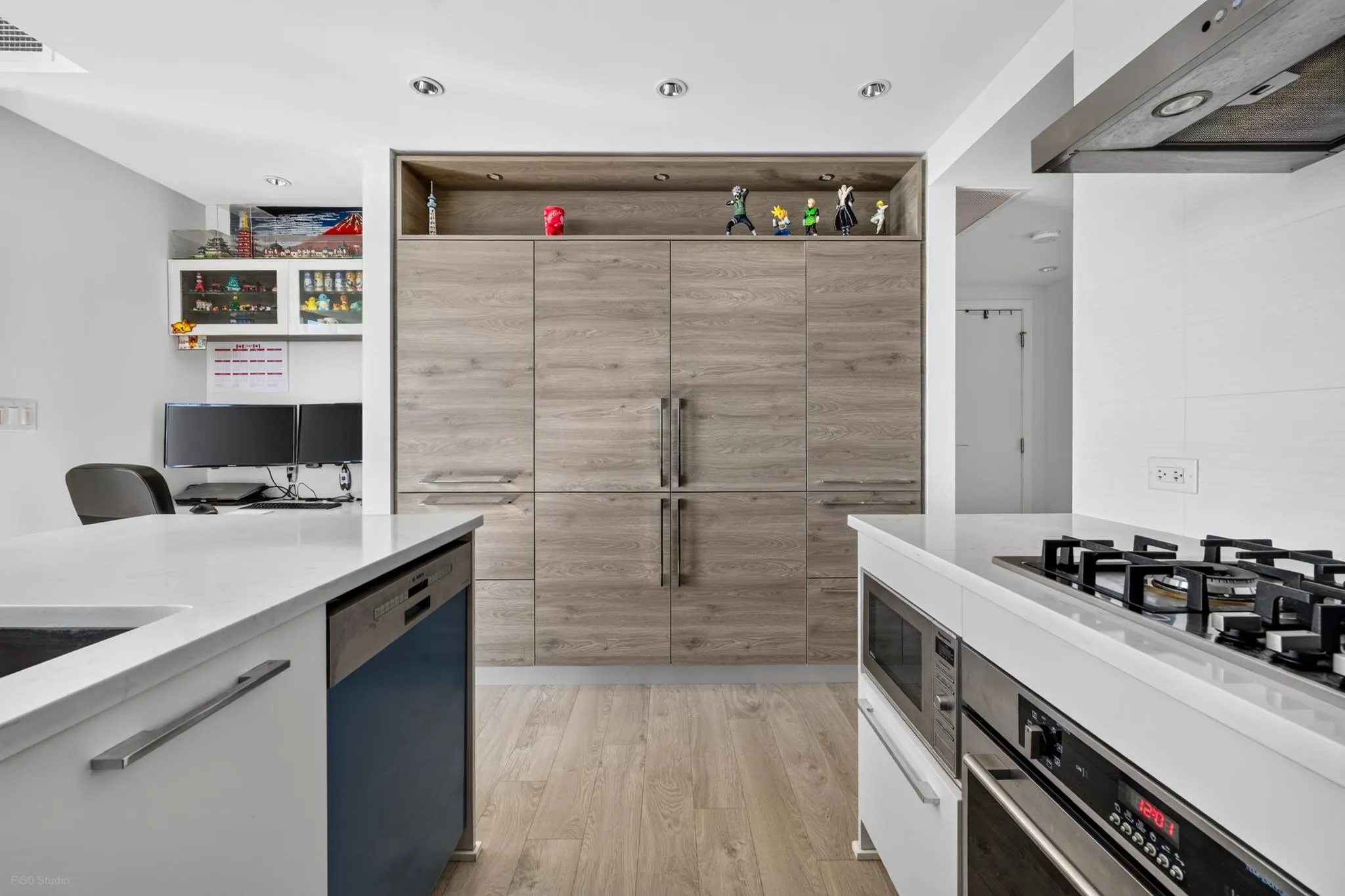 7388 Kingsway #2807