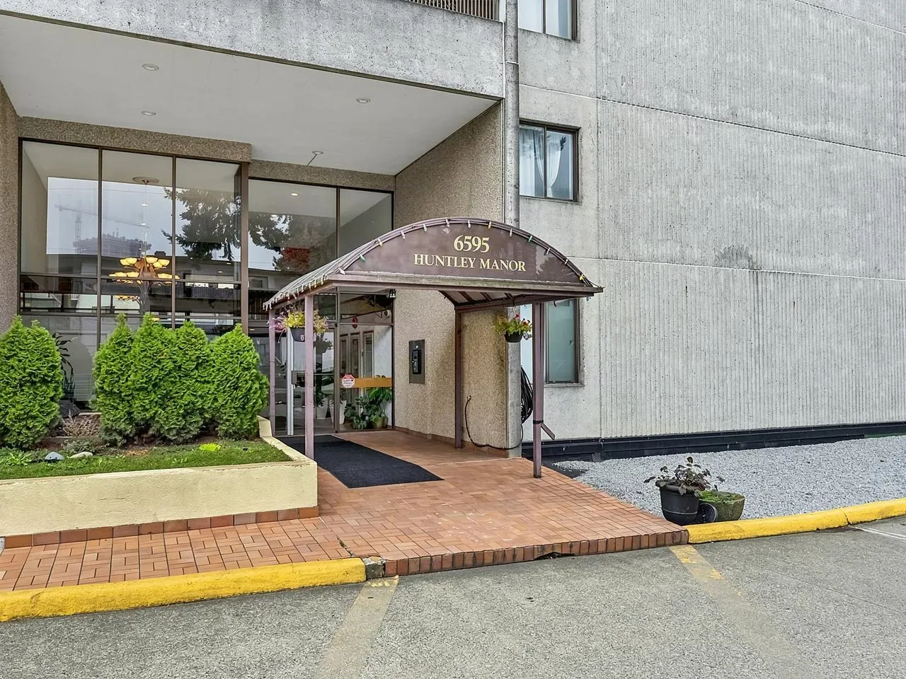6595 Willingdon Avenue #901
