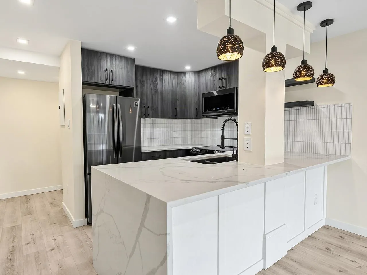 6595 Willingdon Avenue #901