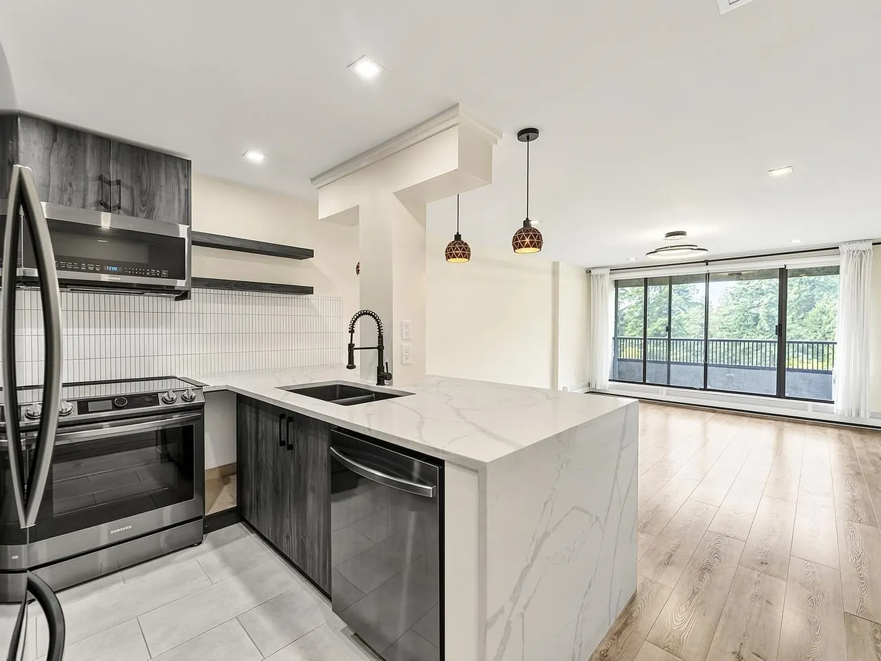 6595 Willingdon Avenue #901