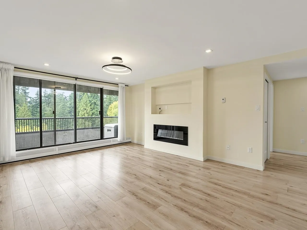6595 Willingdon Avenue #901