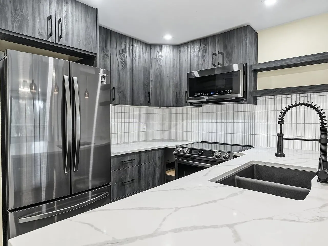 6595 Willingdon Avenue #901