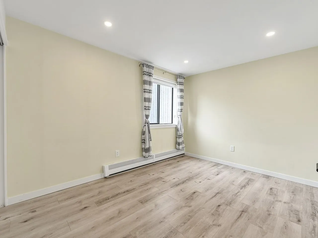 6595 Willingdon Avenue #901