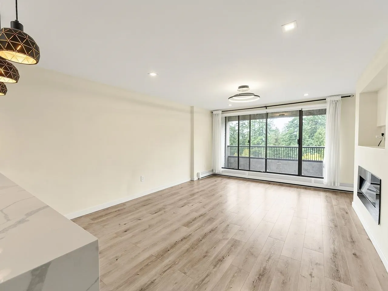 6595 Willingdon Avenue #901
