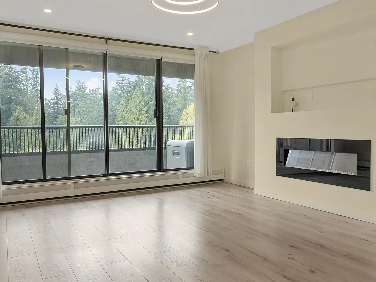6595 Willingdon Avenue #901