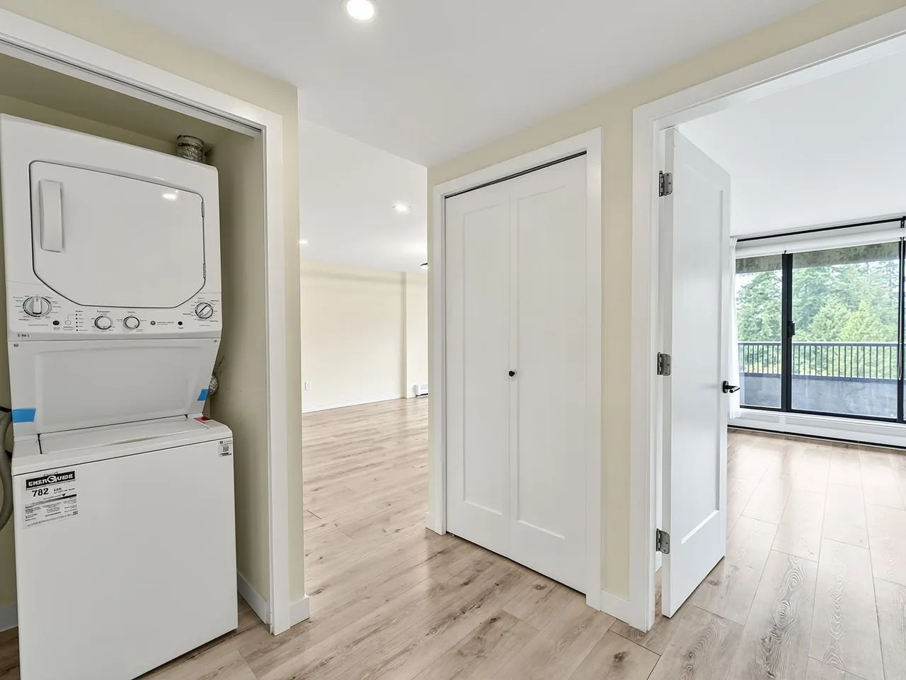 6595 Willingdon Avenue #901