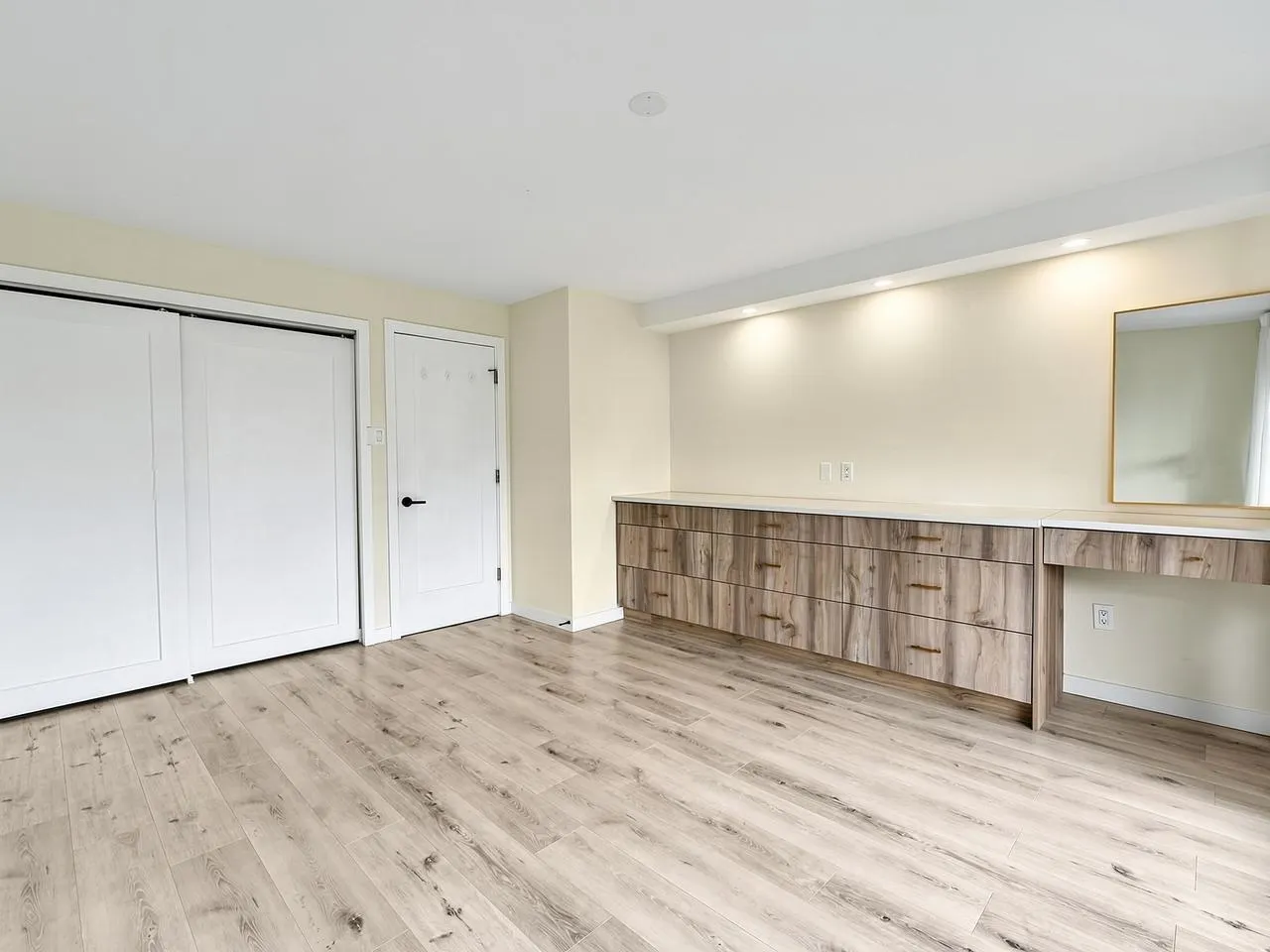 6595 Willingdon Avenue #901