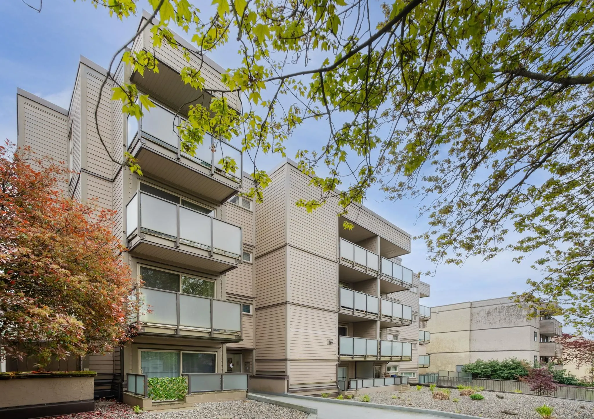1864 Frances Street #405