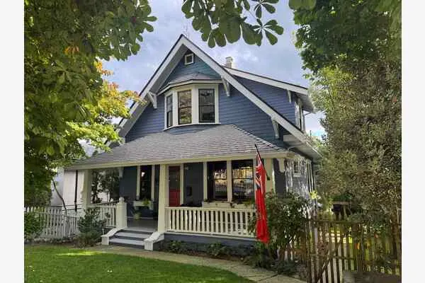 121 E 27th Street