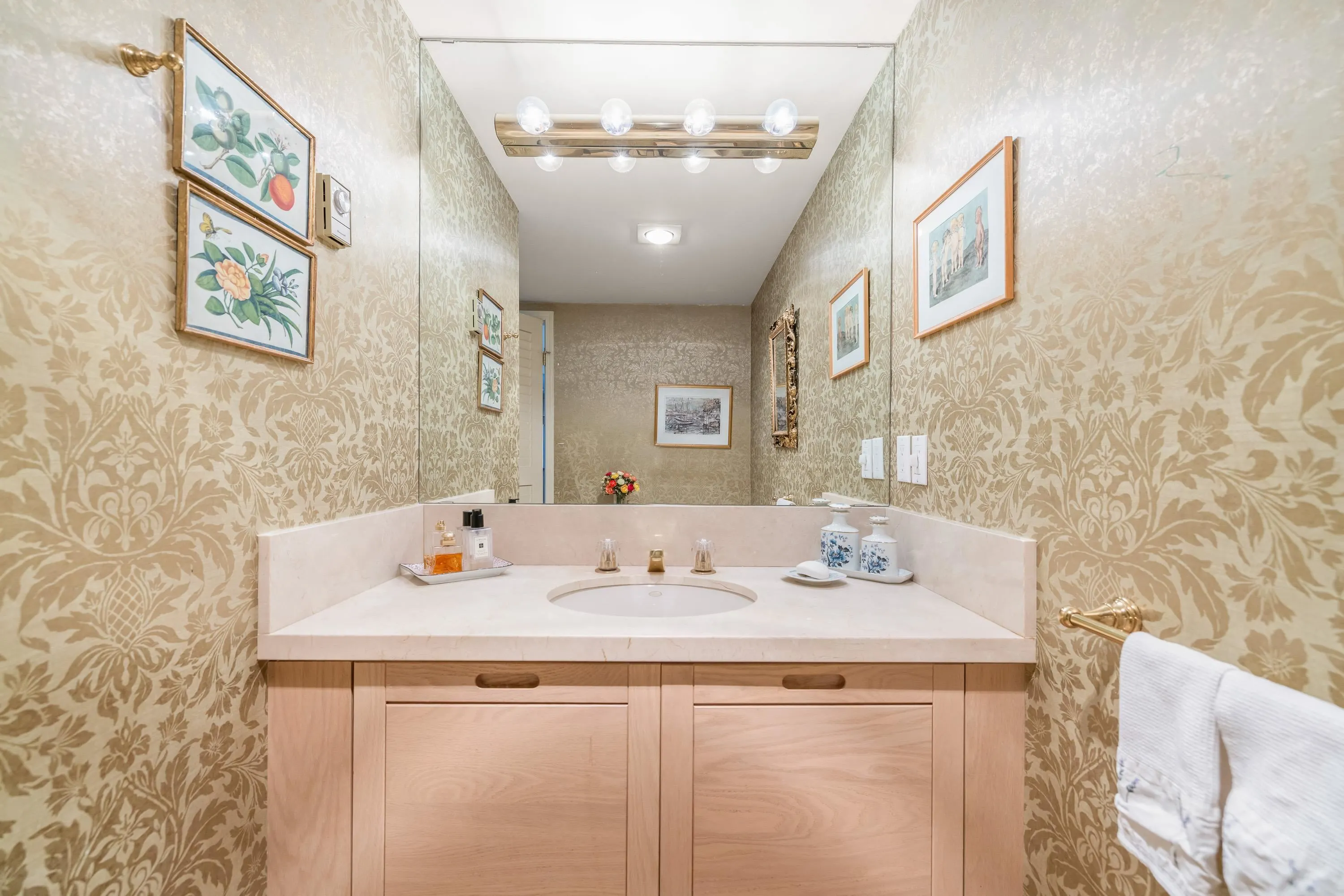 2274 Folkestone Way #102