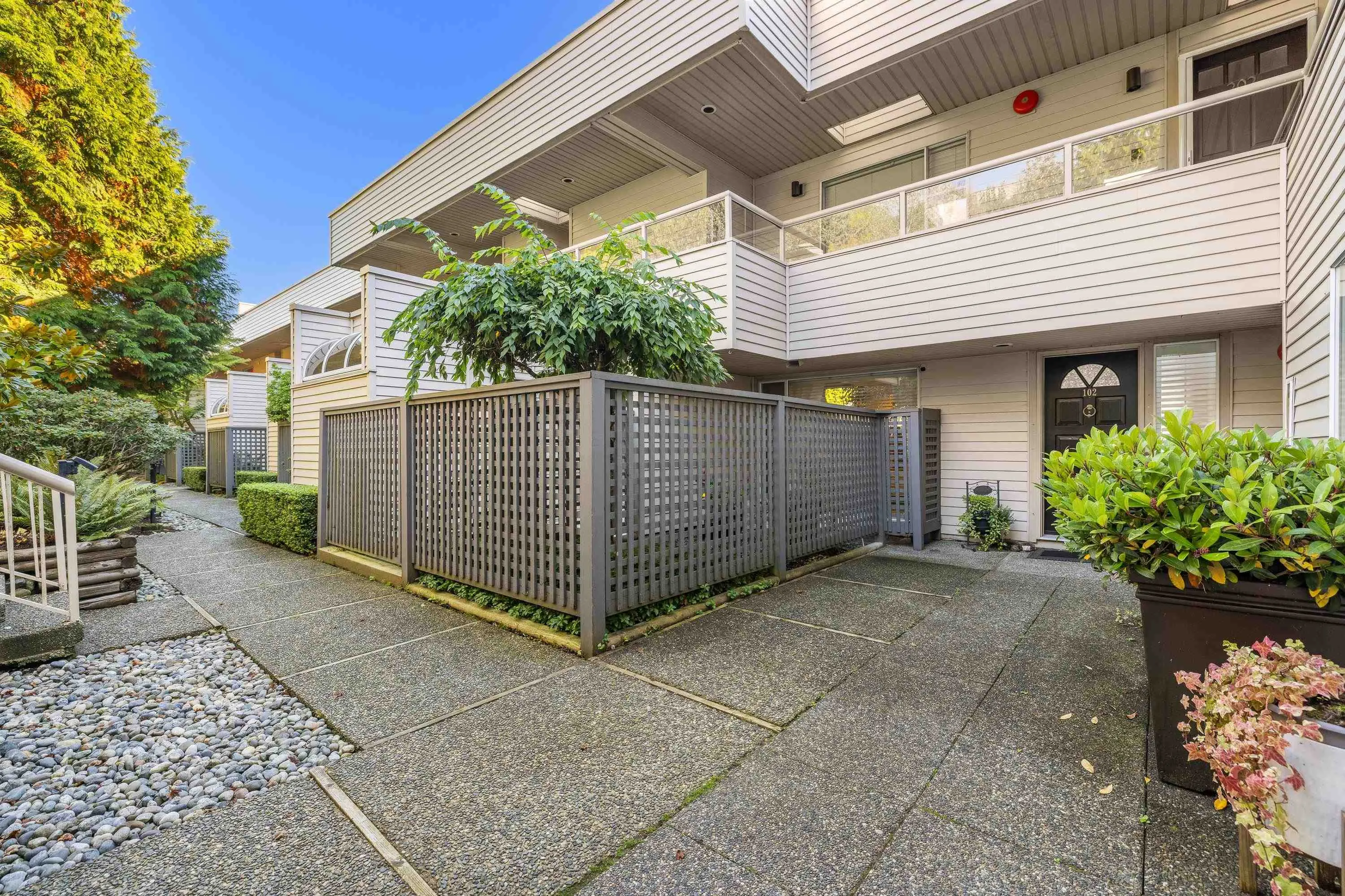 2274 Folkestone Way #102
