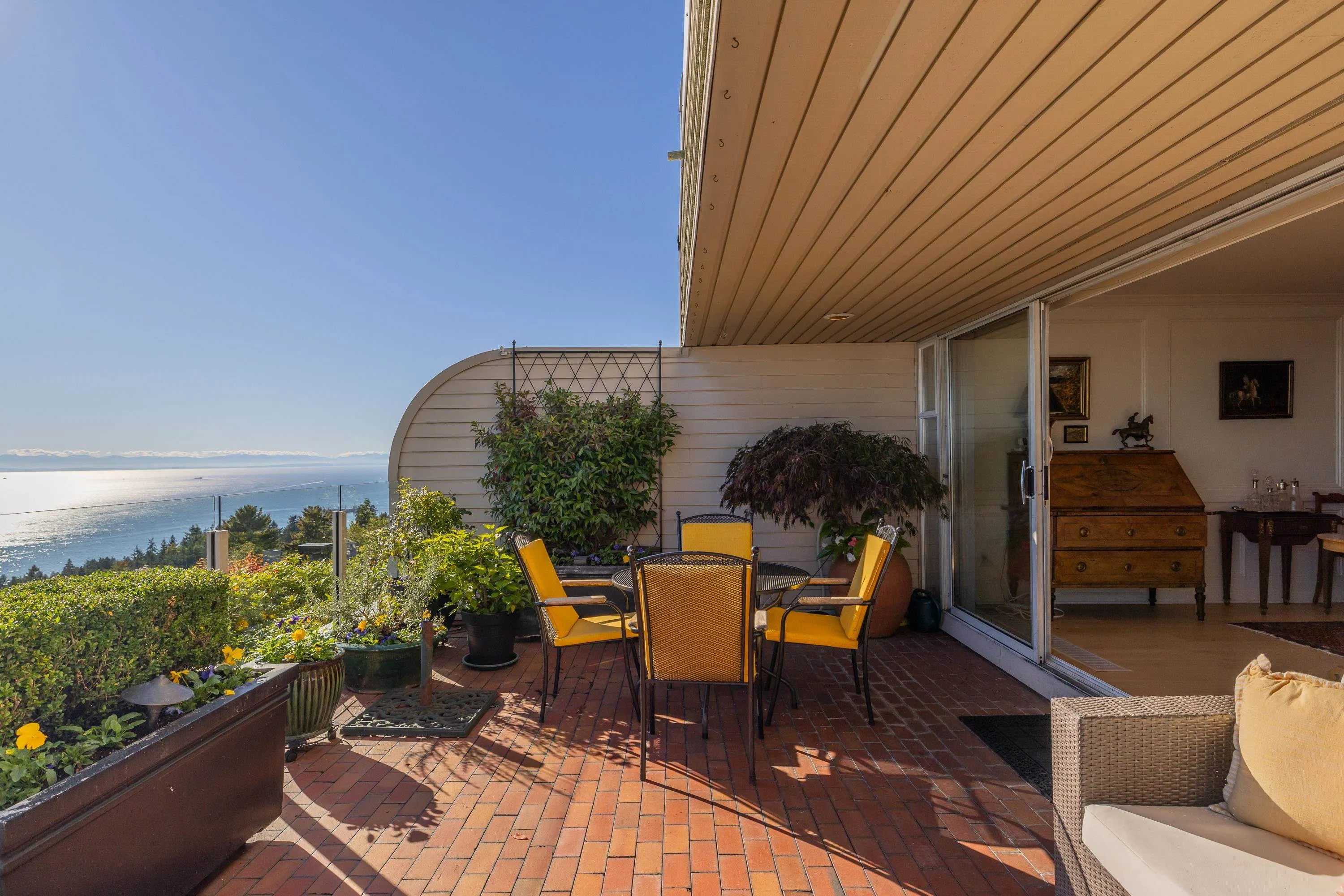 2274 Folkestone Way #102