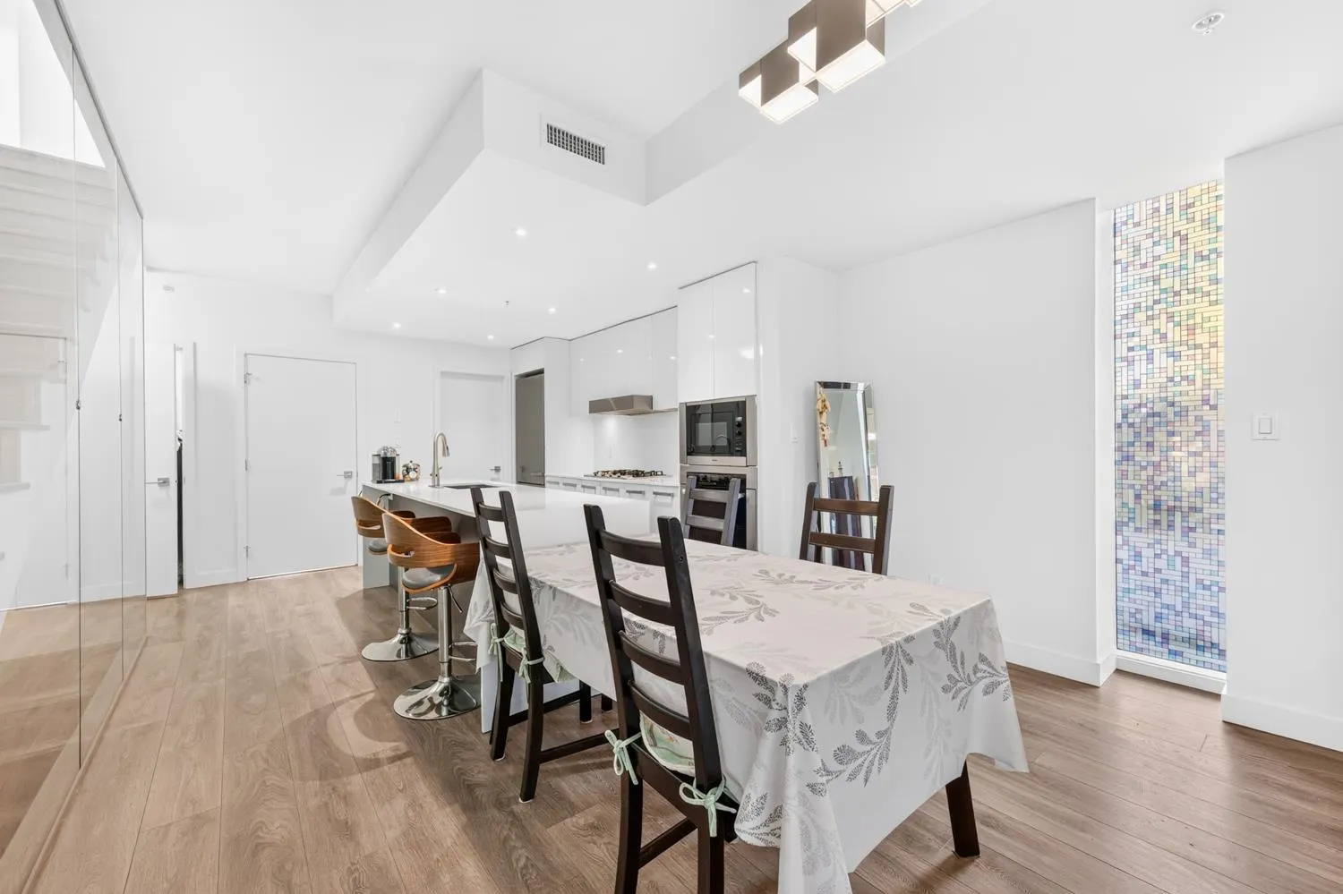 759 W 41st Avenue