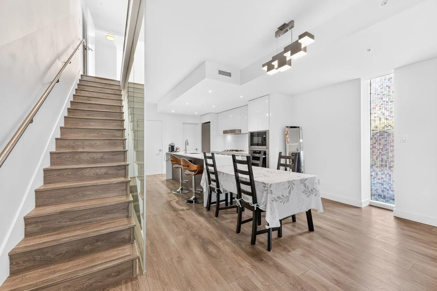 759 W 41st Avenue