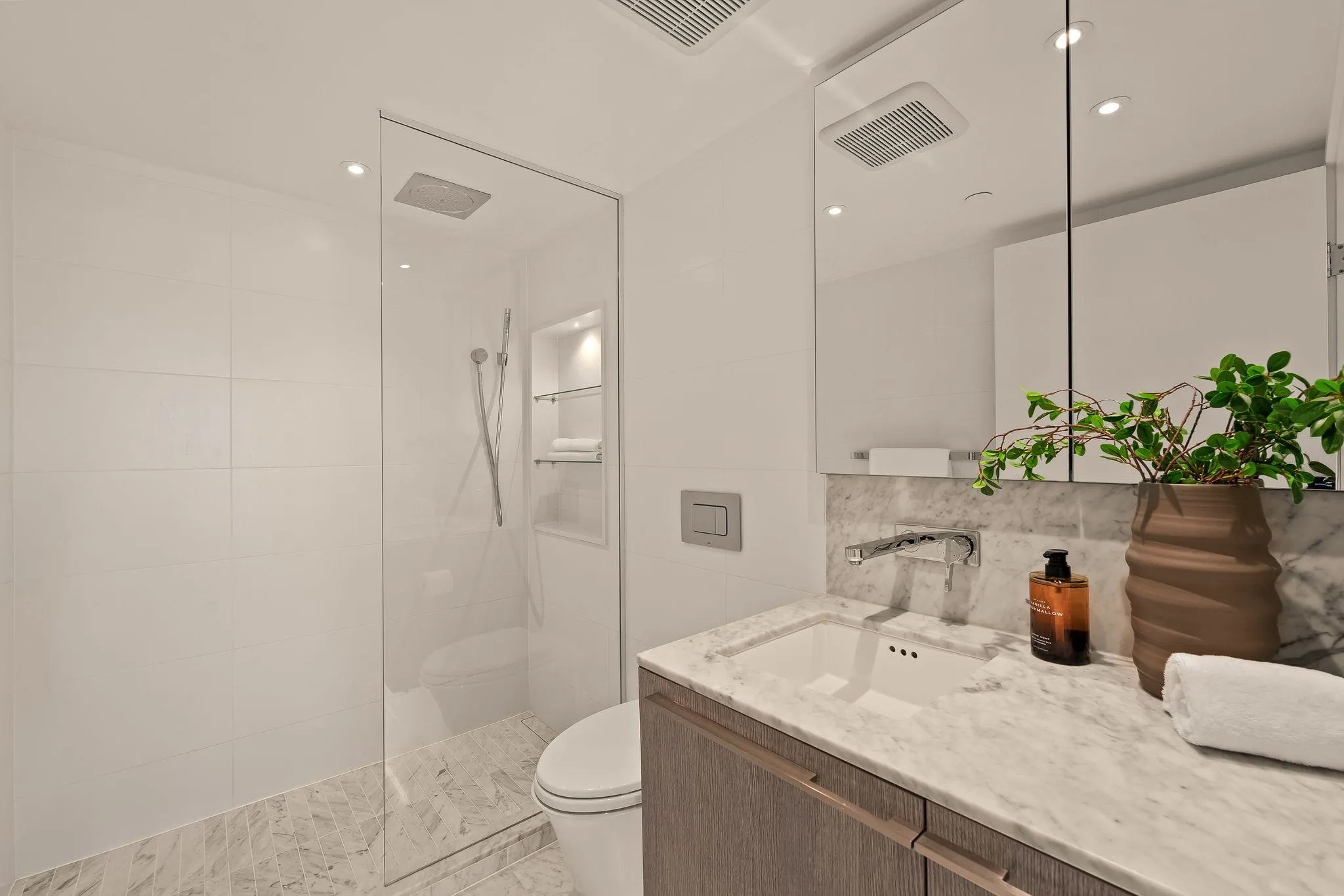 1111 Richards Street #1610