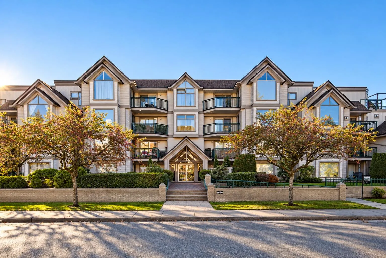 1650 Grant Avenue #207