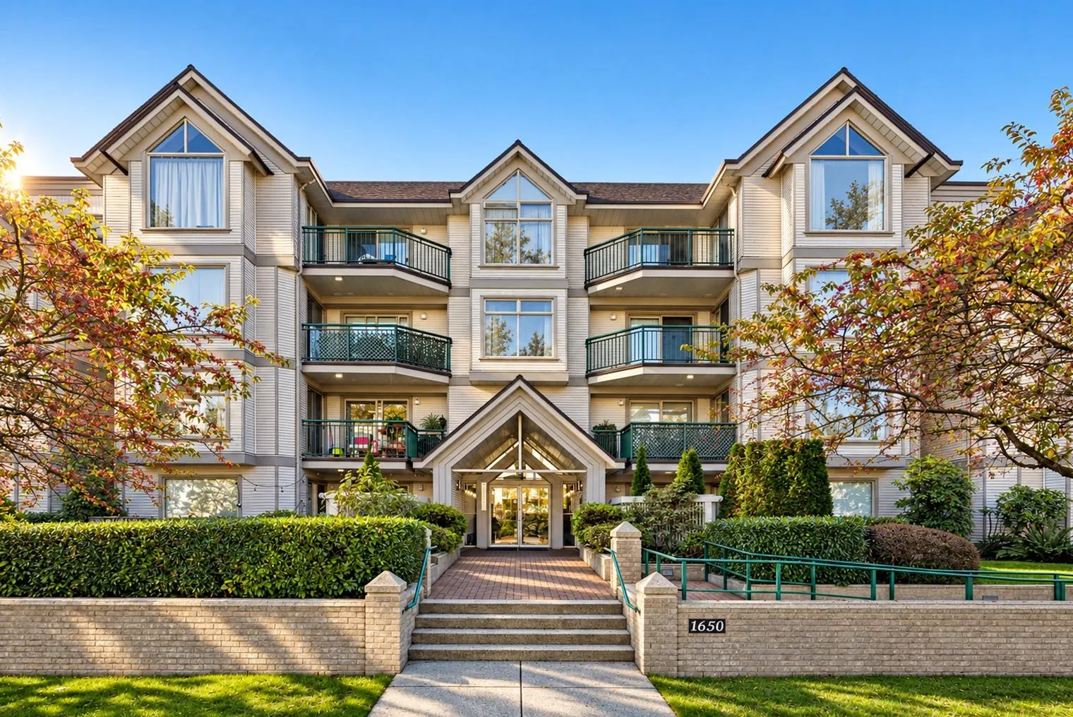 1650 Grant Avenue #207