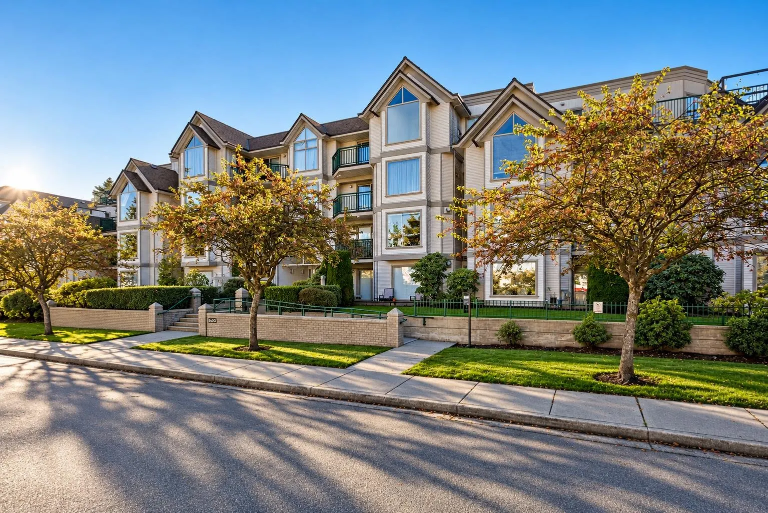1650 Grant Avenue #207