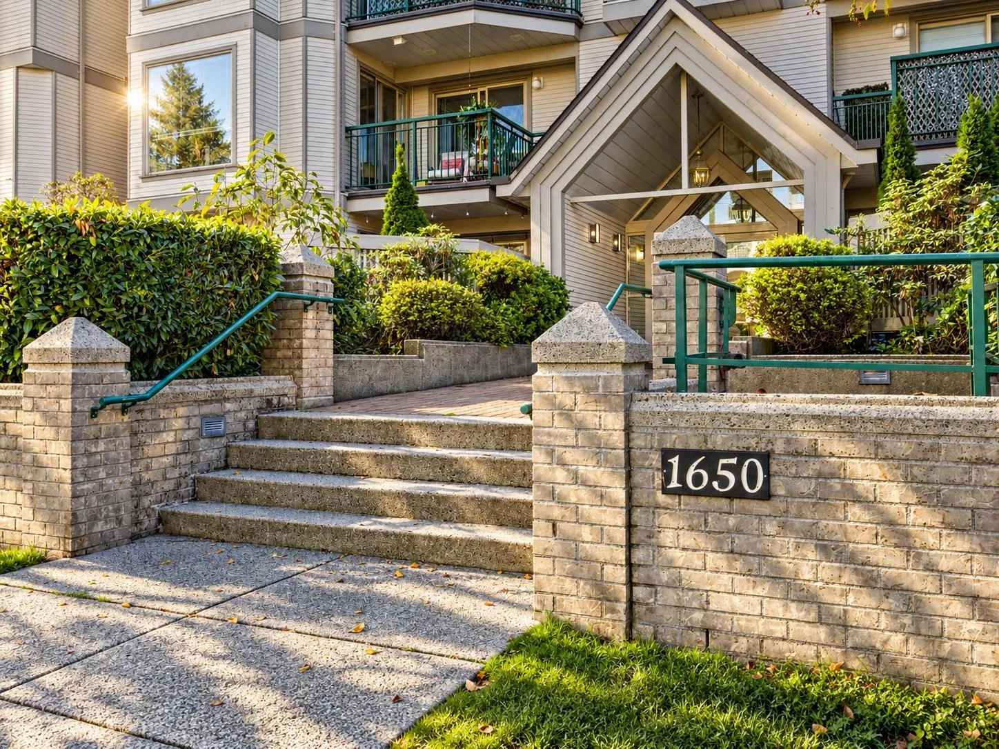 1650 Grant Avenue #207