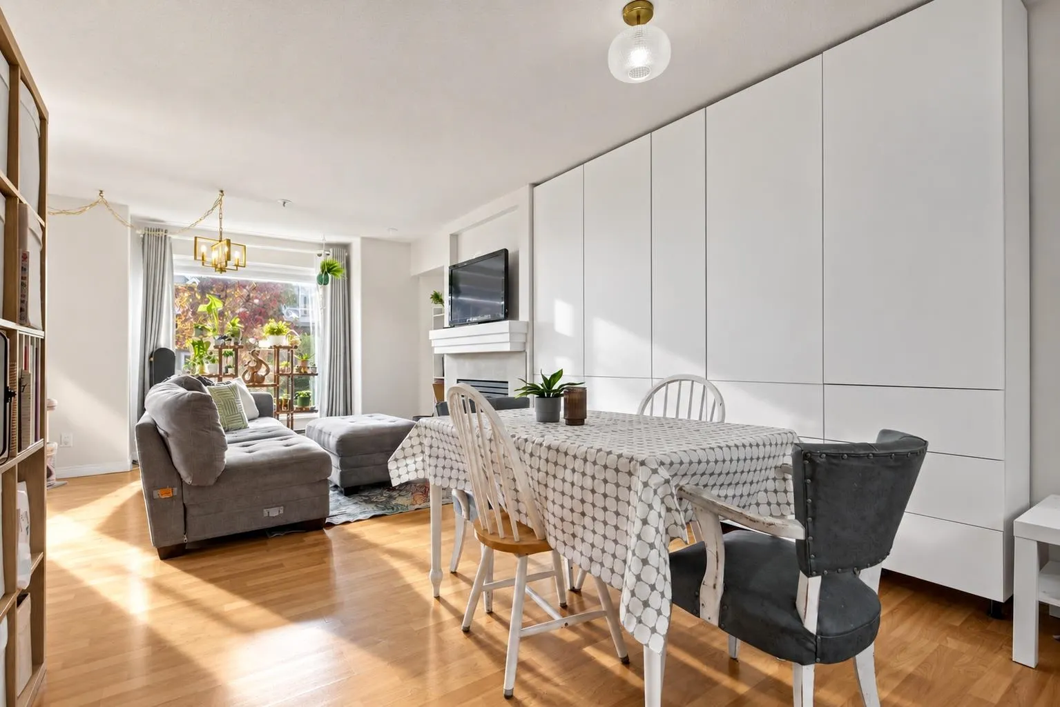 1650 Grant Avenue #207