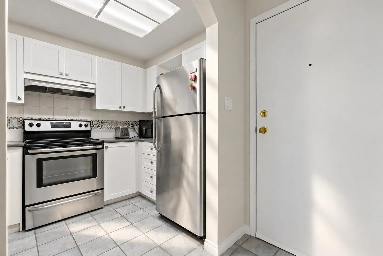 1650 Grant Avenue #207