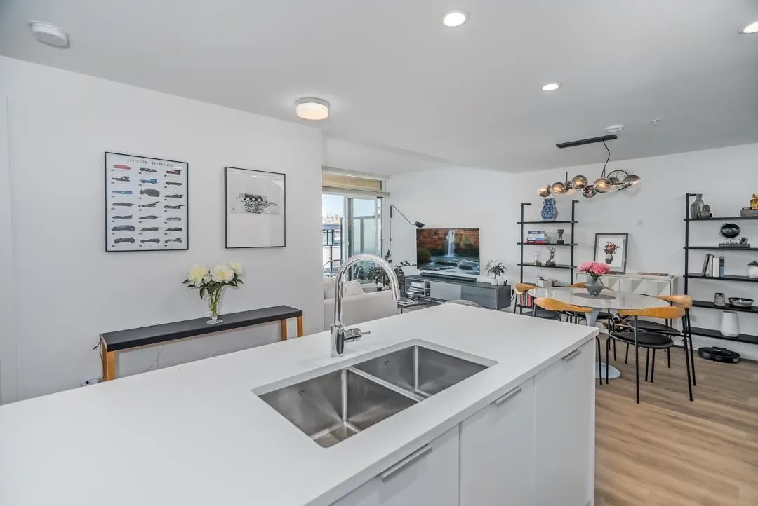 5085 Main Street #605