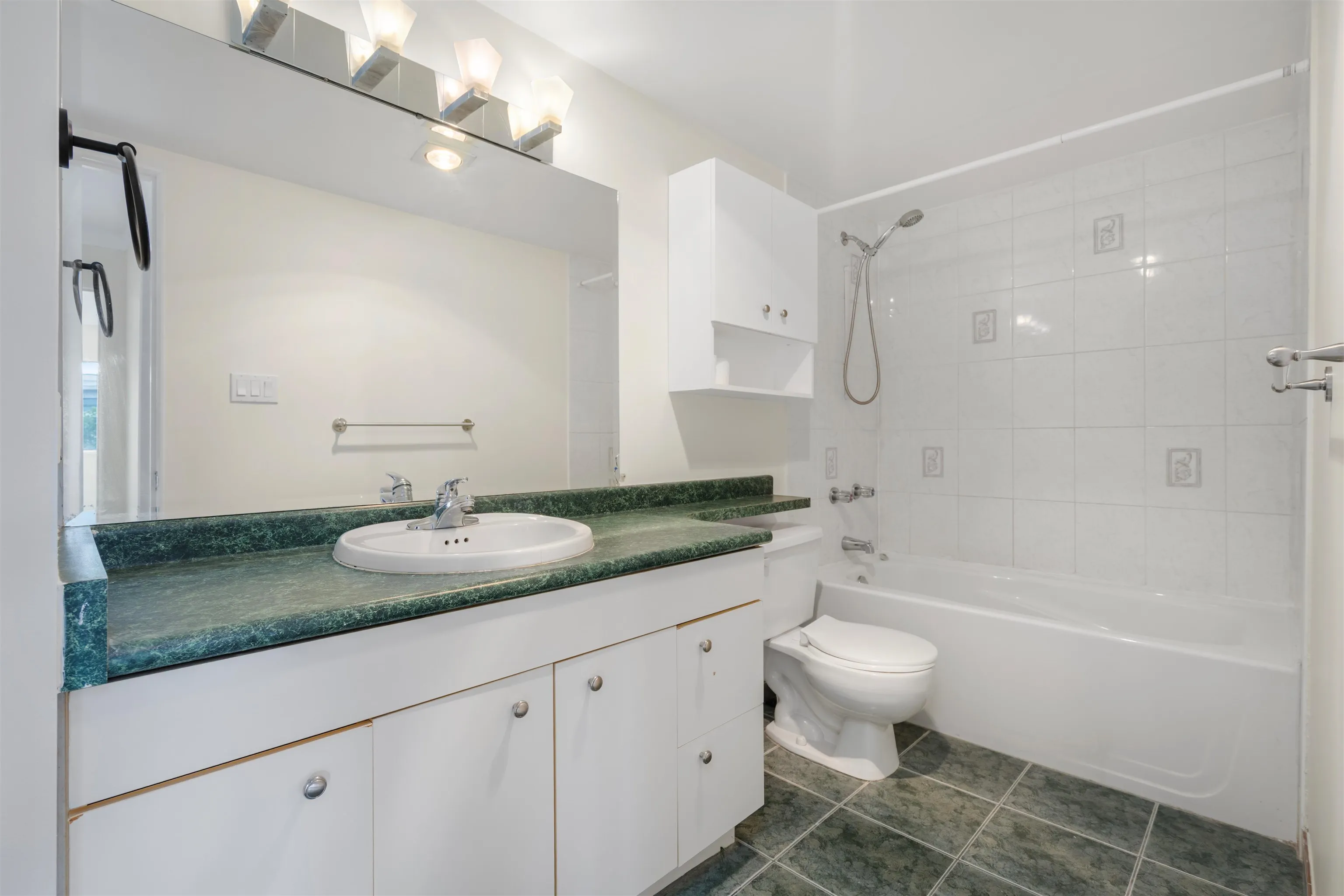 127 E 4th Street #204