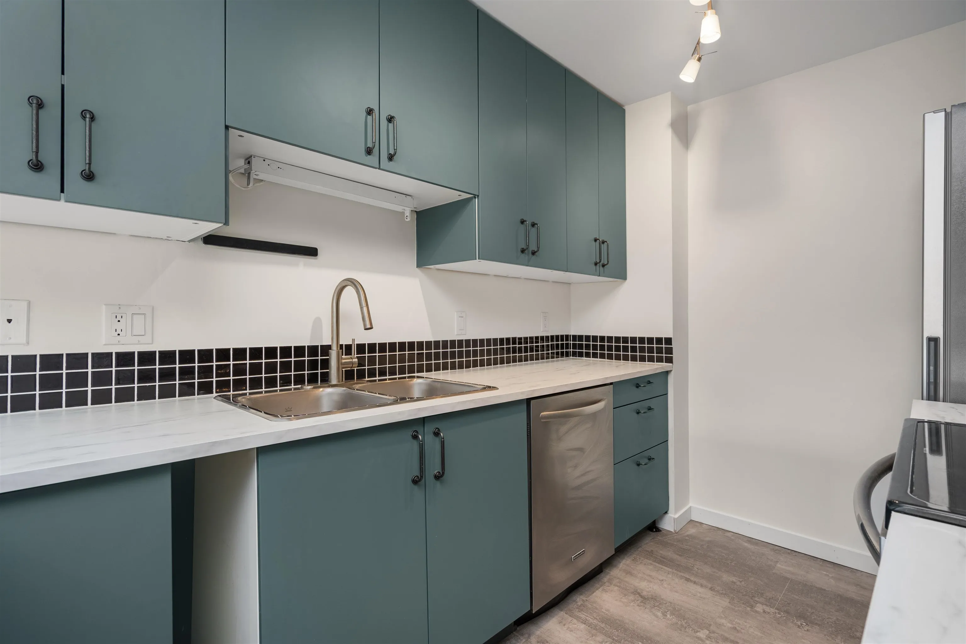 127 E 4th Street #204