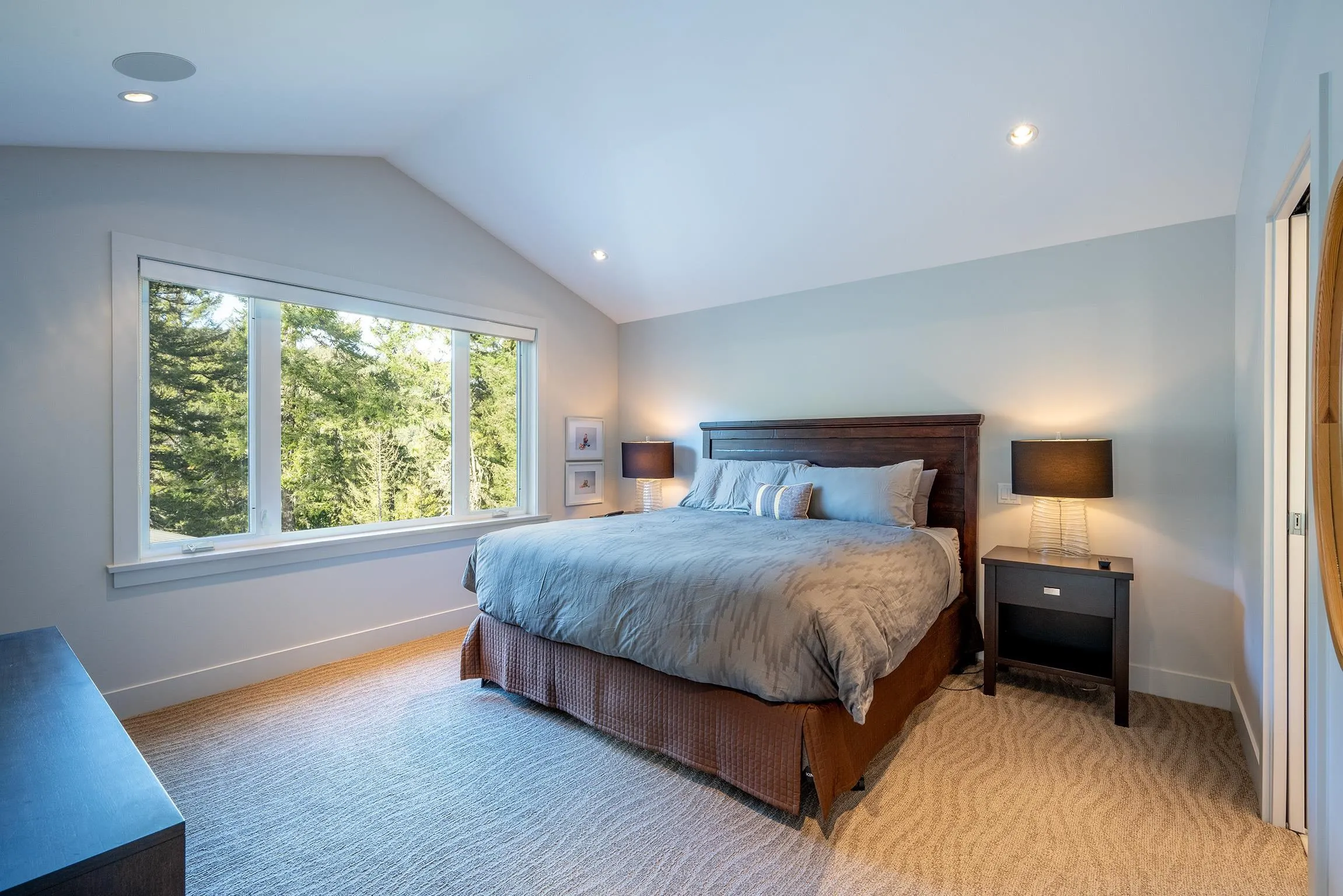 2817 Clifftop Lane