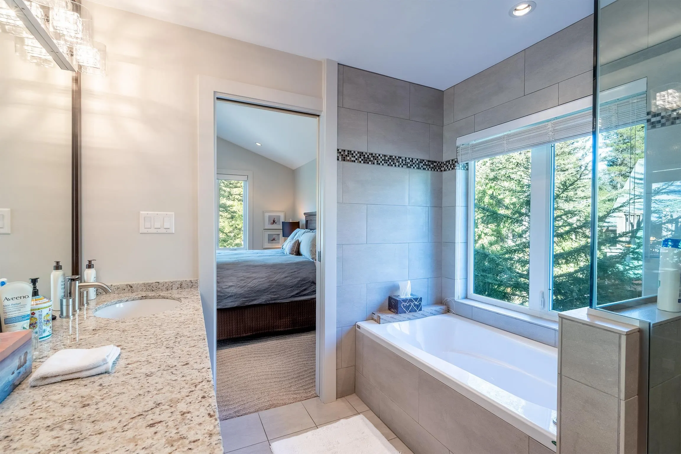 2817 Clifftop Lane