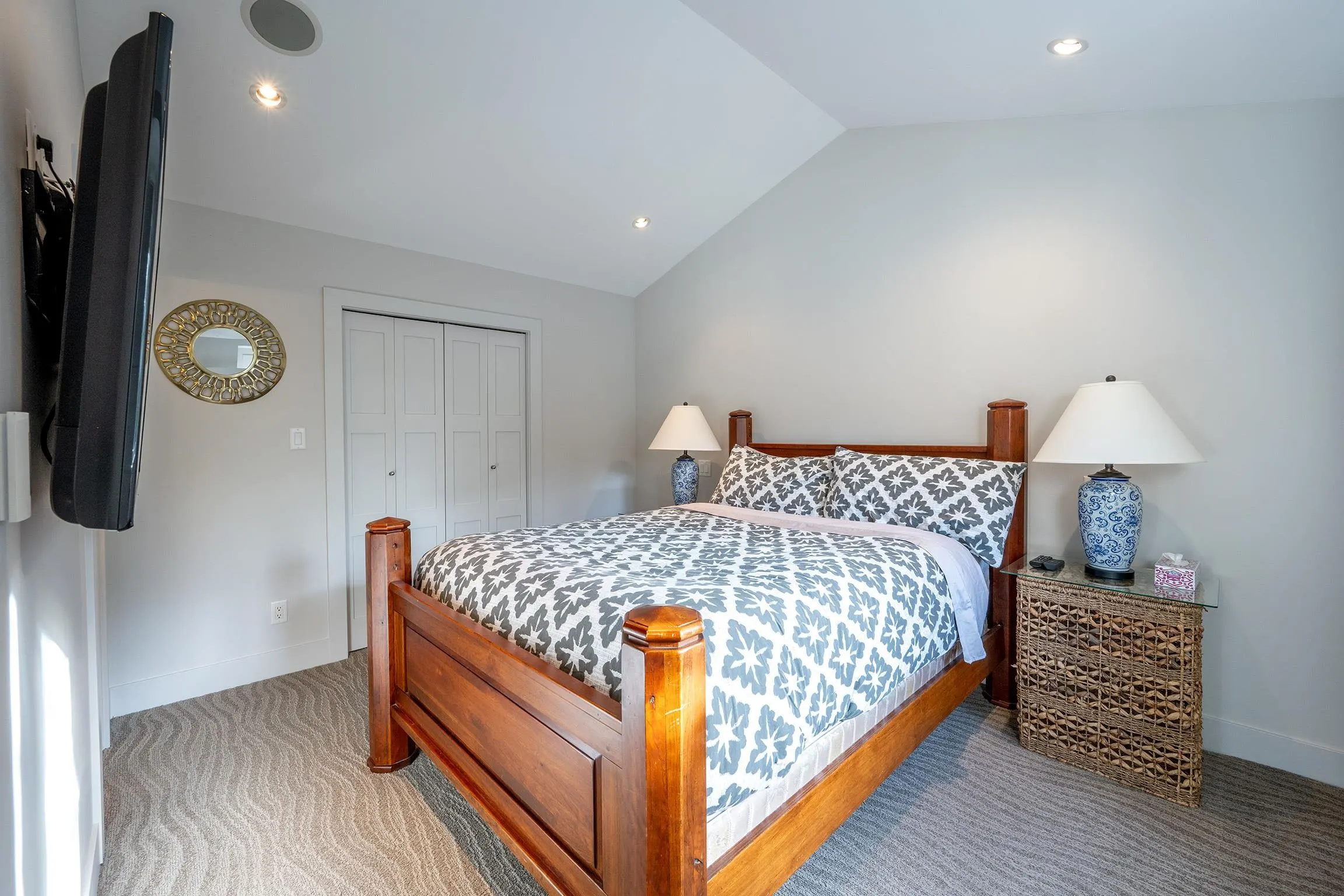 2817 Clifftop Lane