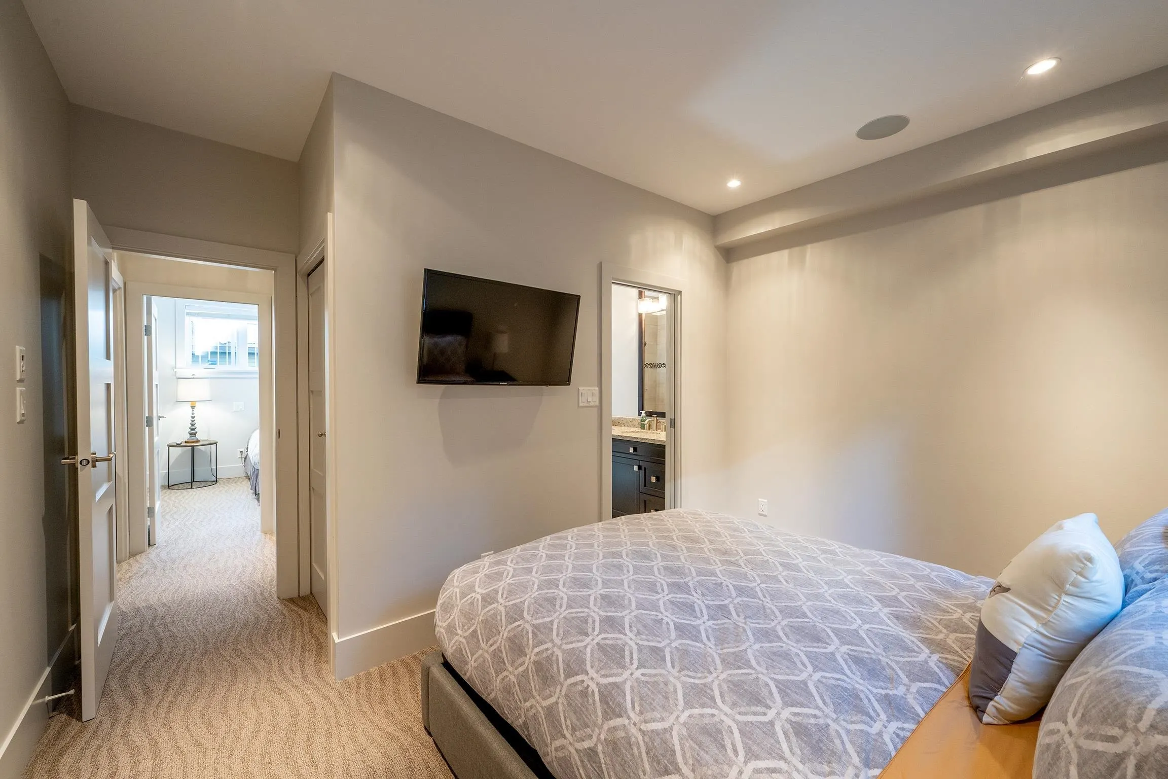 2817 Clifftop Lane