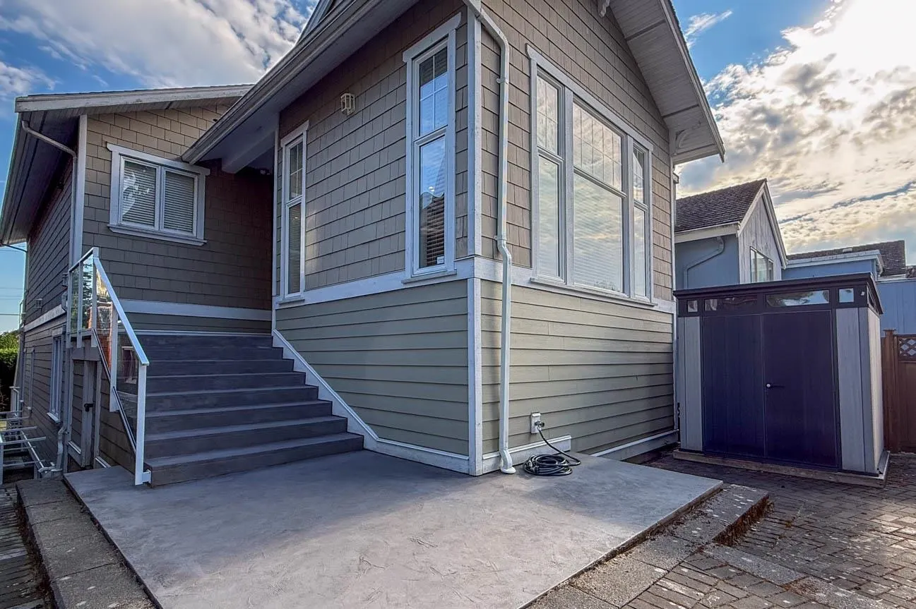 2307 Marine Drive