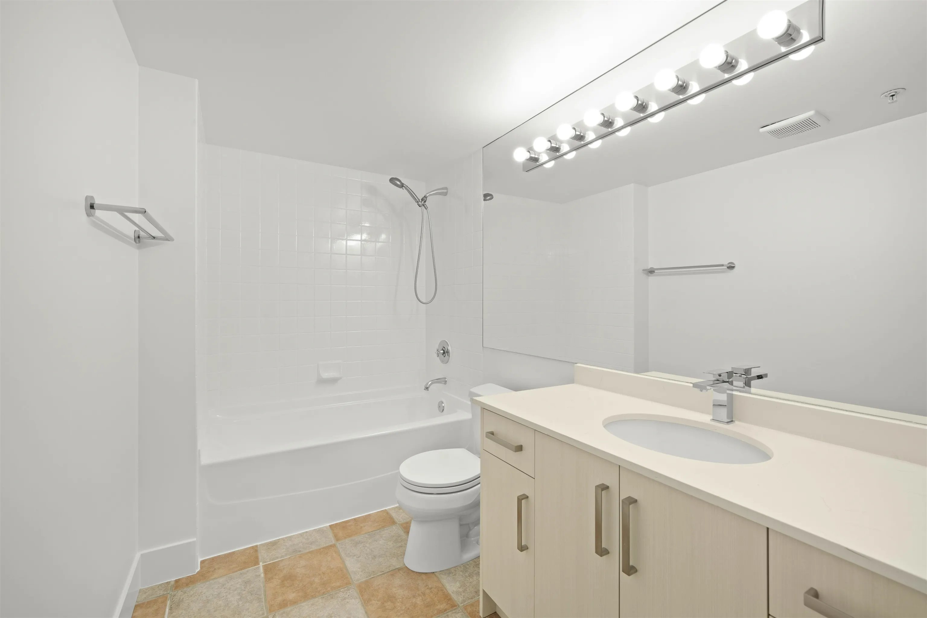 63 Keefer Place #2501