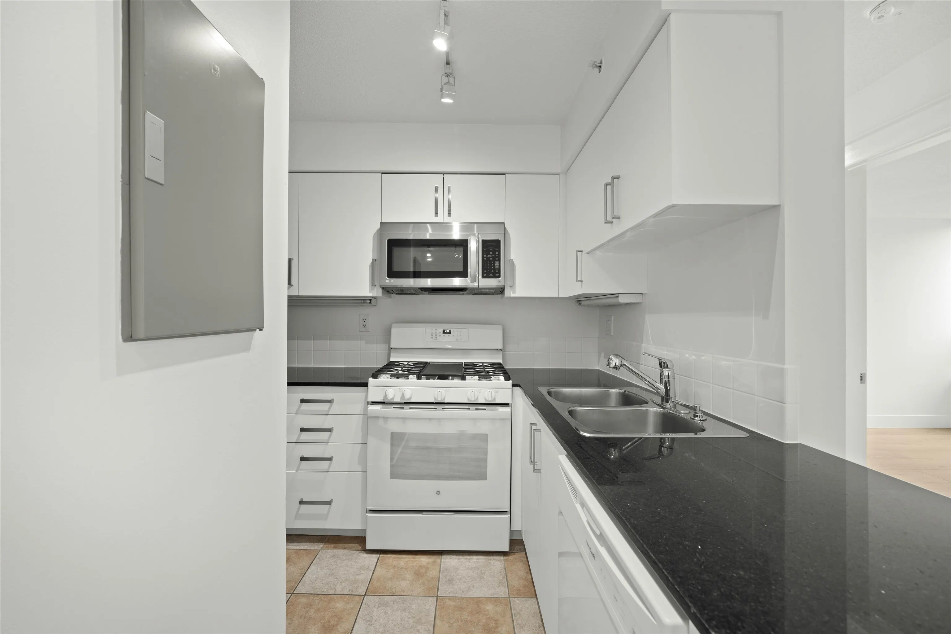 63 Keefer Place #2501