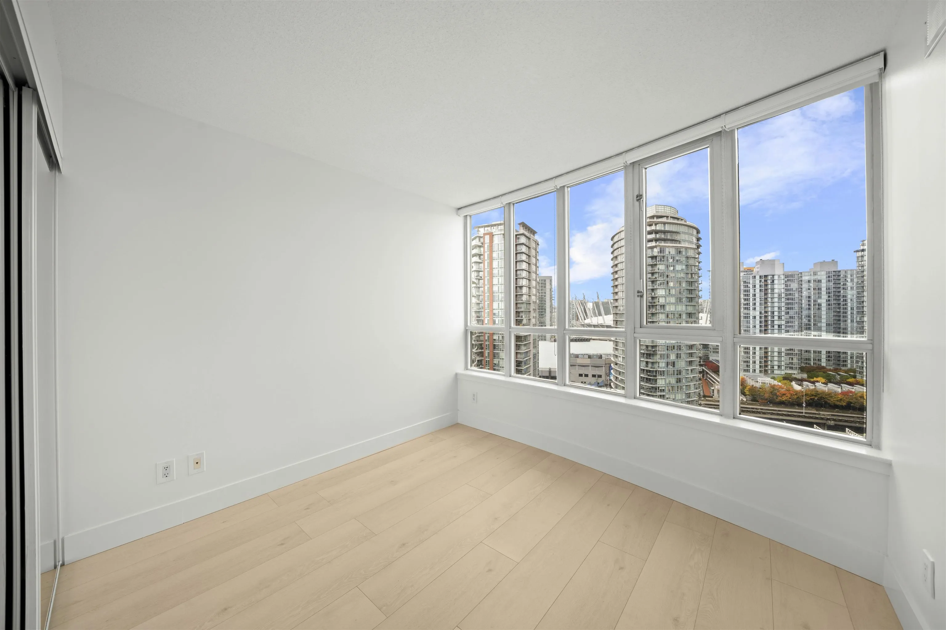 63 Keefer Place #2501