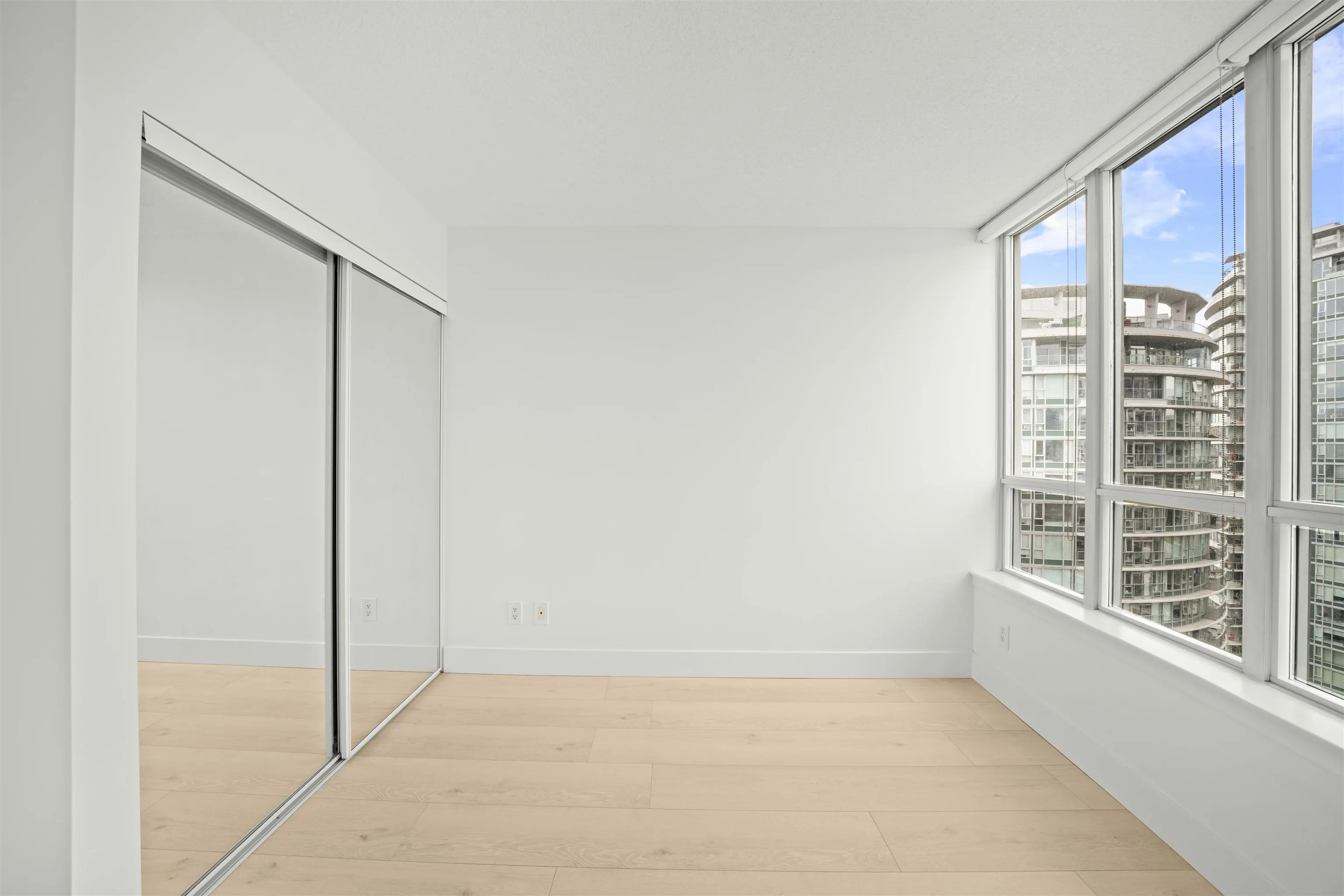 63 Keefer Place #2501