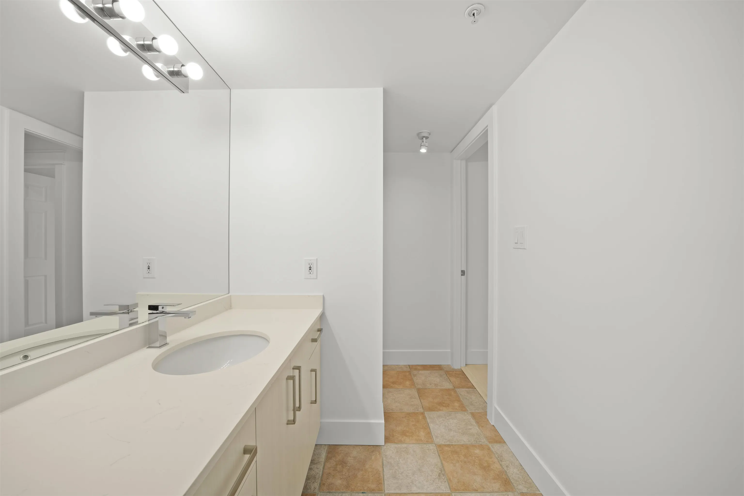63 Keefer Place #2501