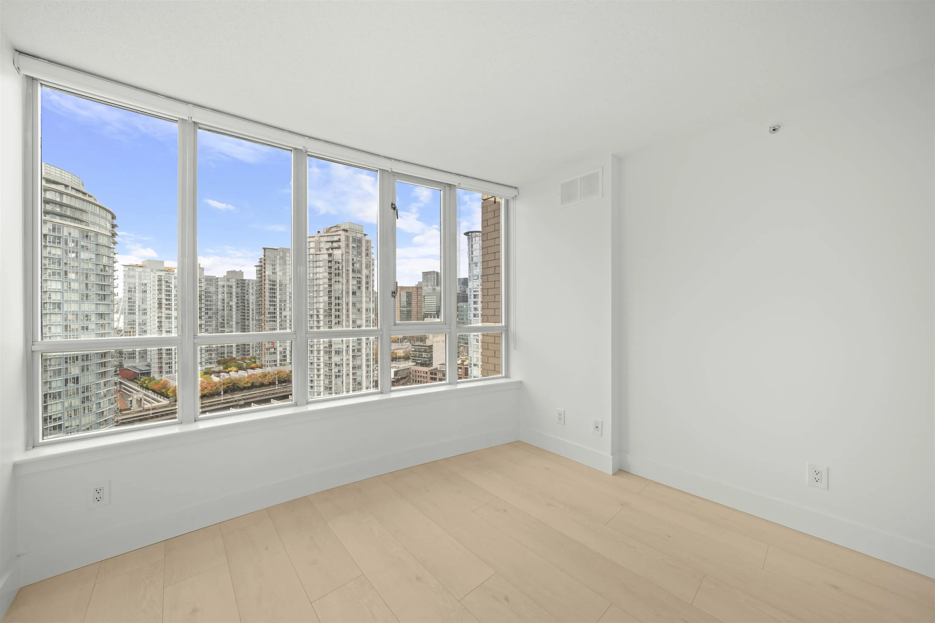 63 Keefer Place #2501