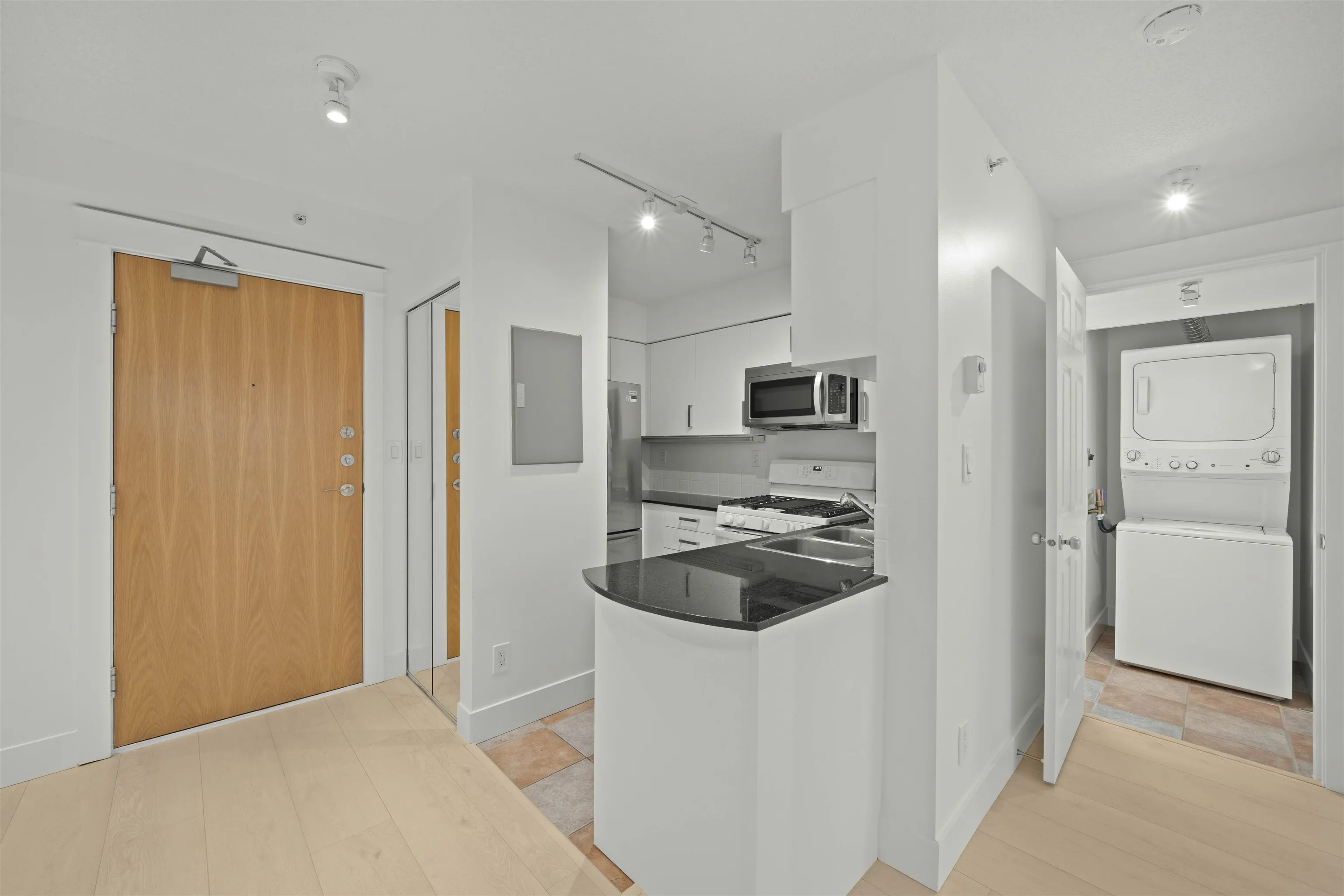 63 Keefer Place #2501
