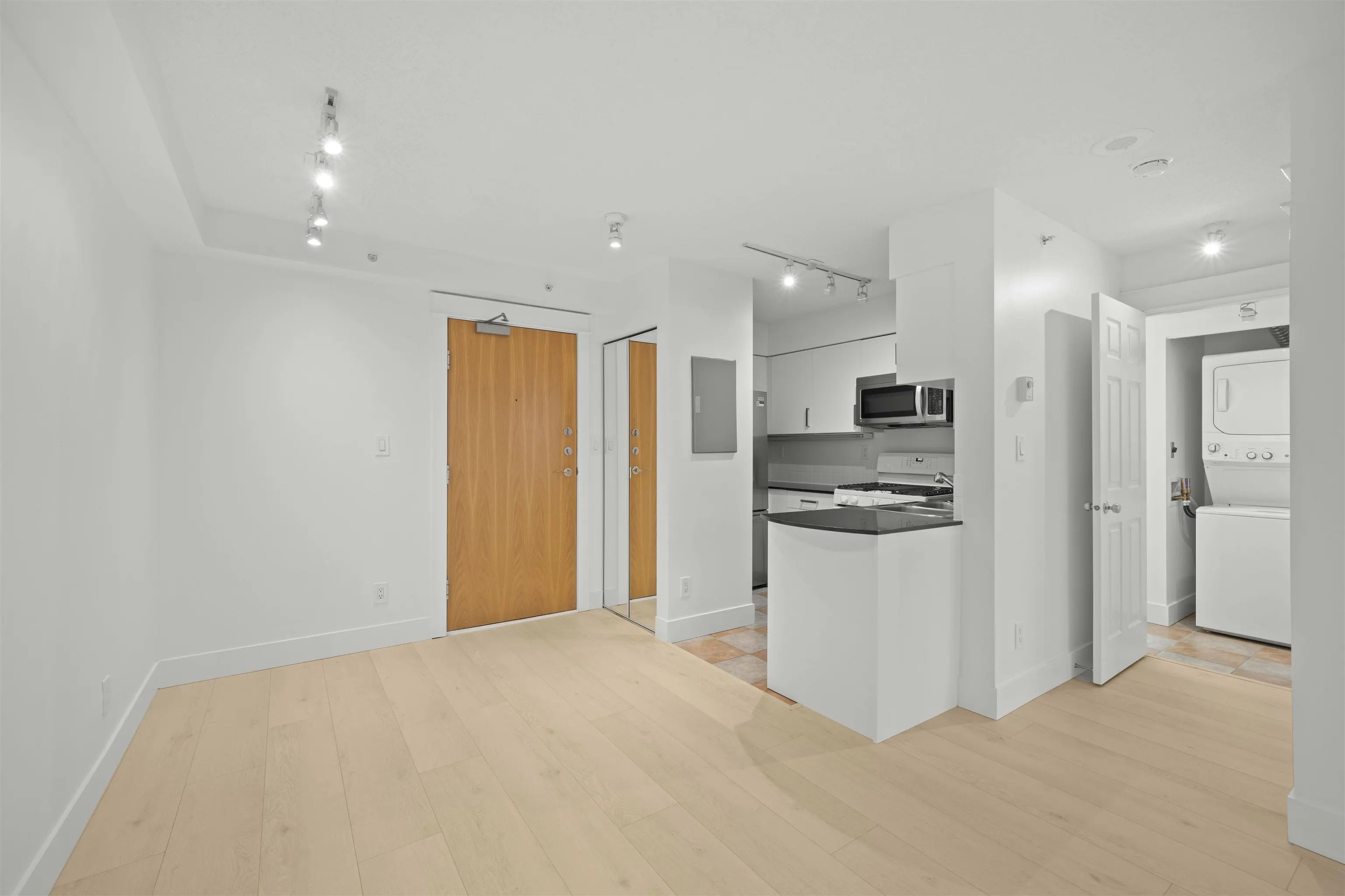 63 Keefer Place #2501
