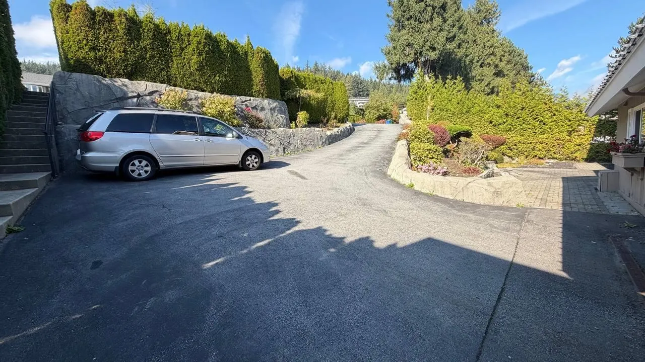1098 Hillside Road