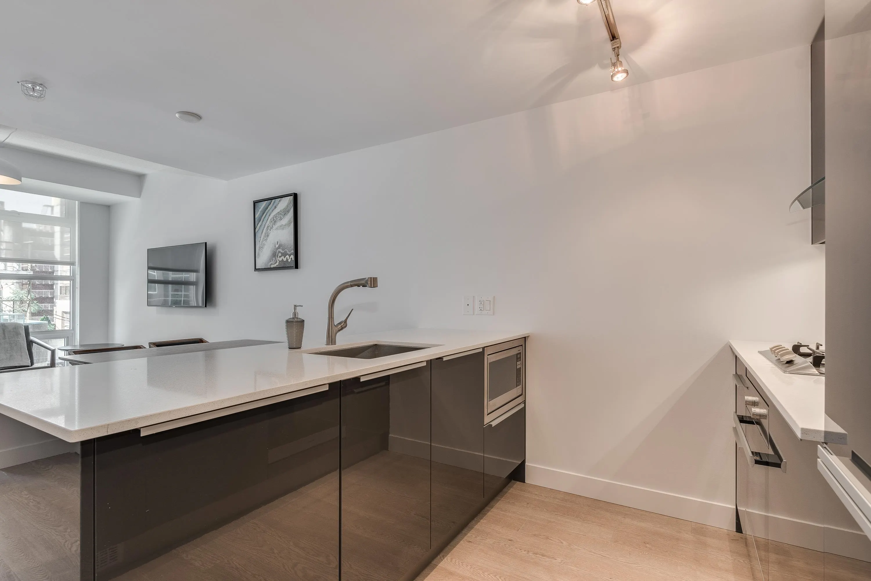 1283 Howe Street #412