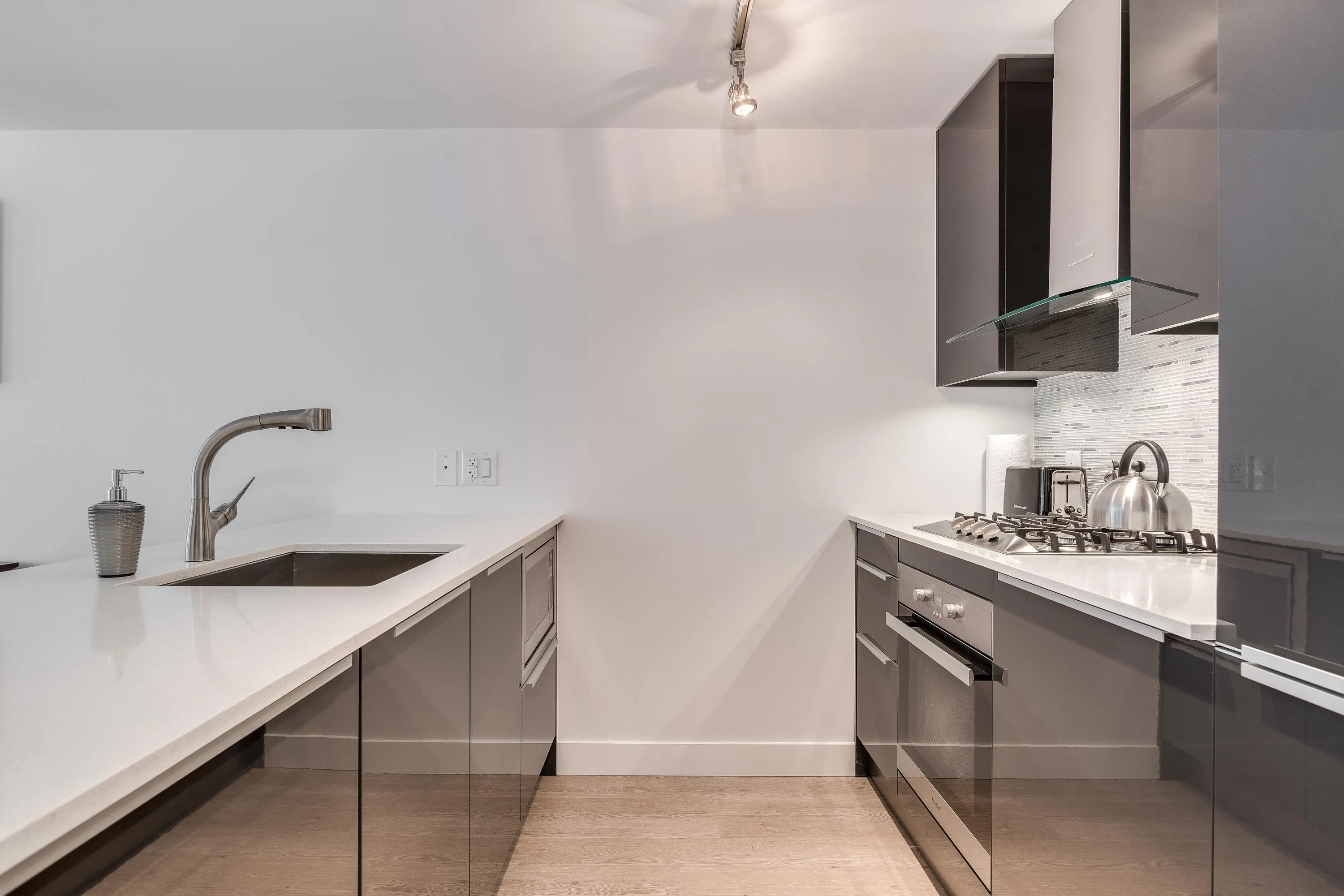 1283 Howe Street #412