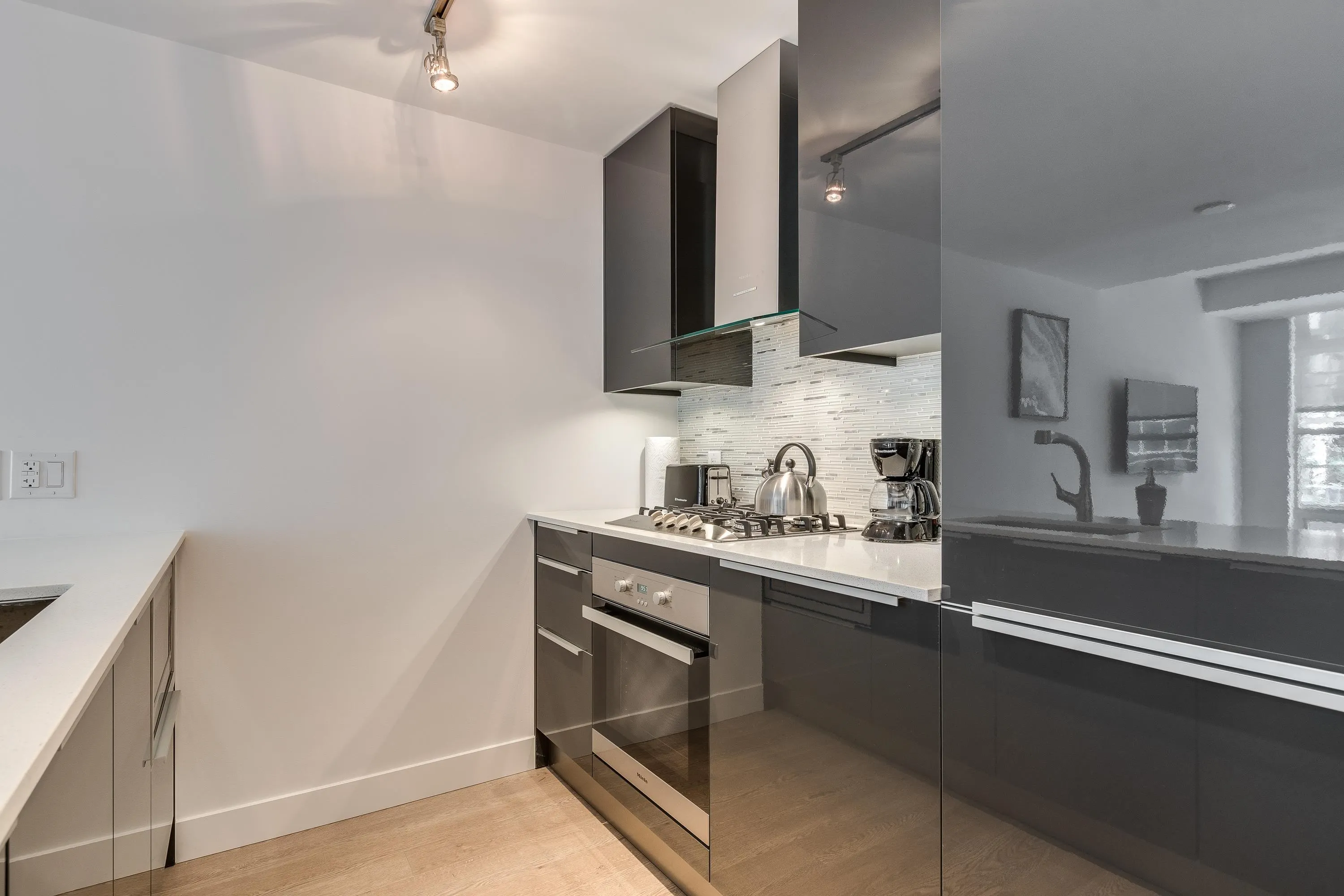 1283 Howe Street #412