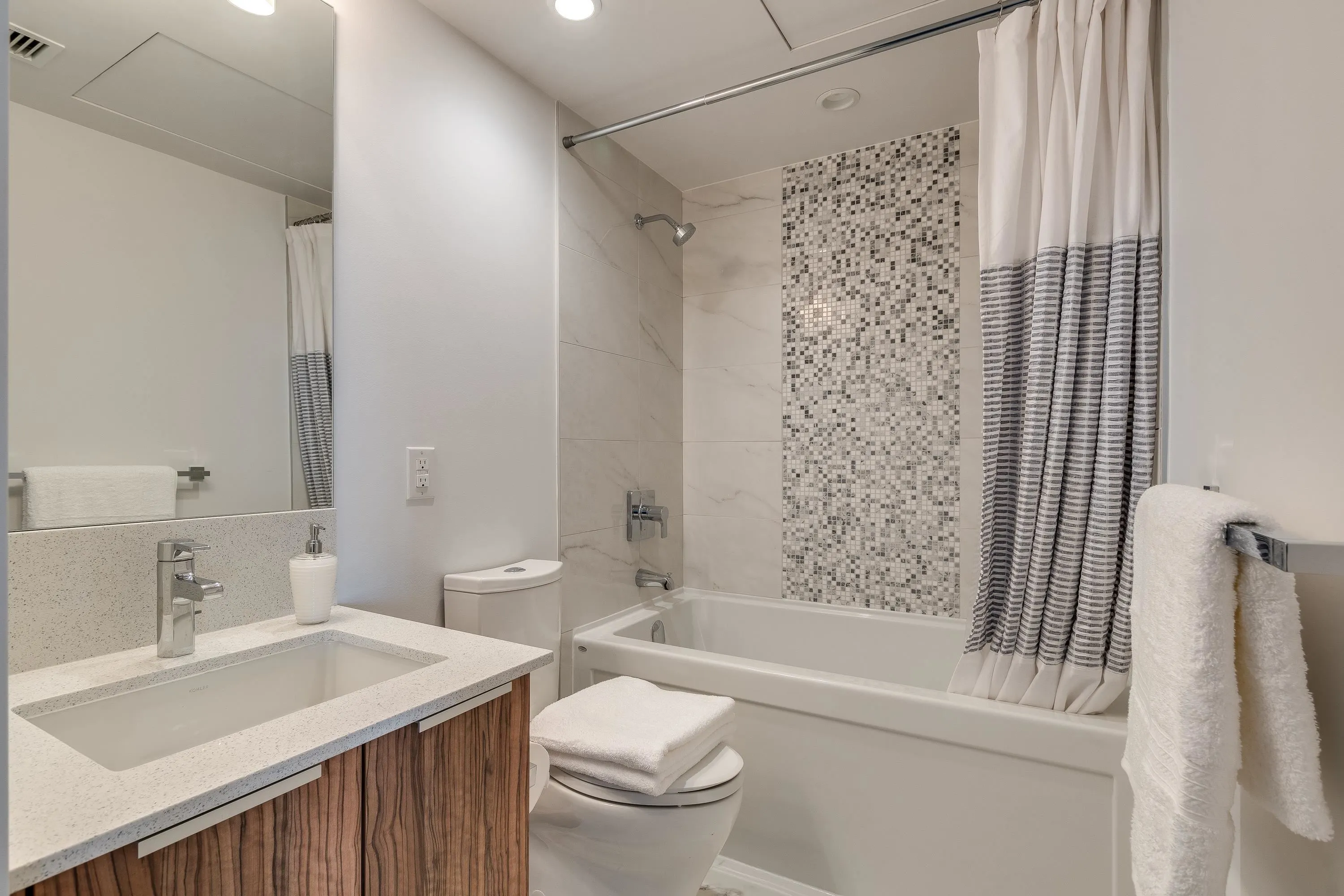 1283 Howe Street #412