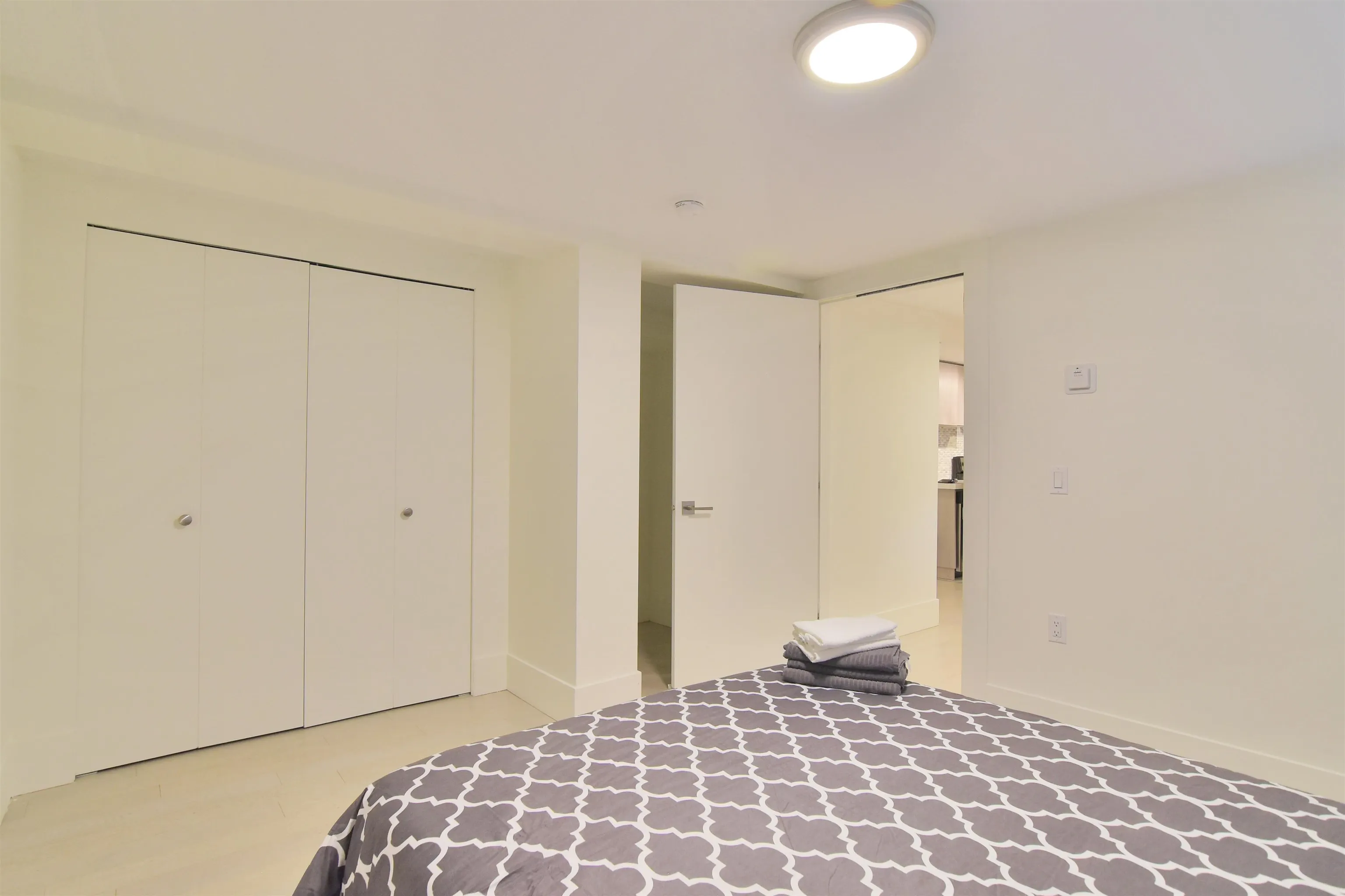 1425 Haro Street #002